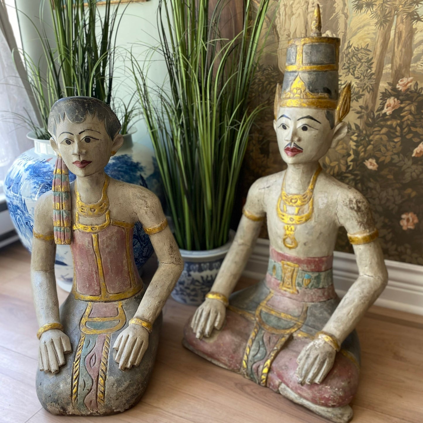 Thaï Sculpted Wooden Statues