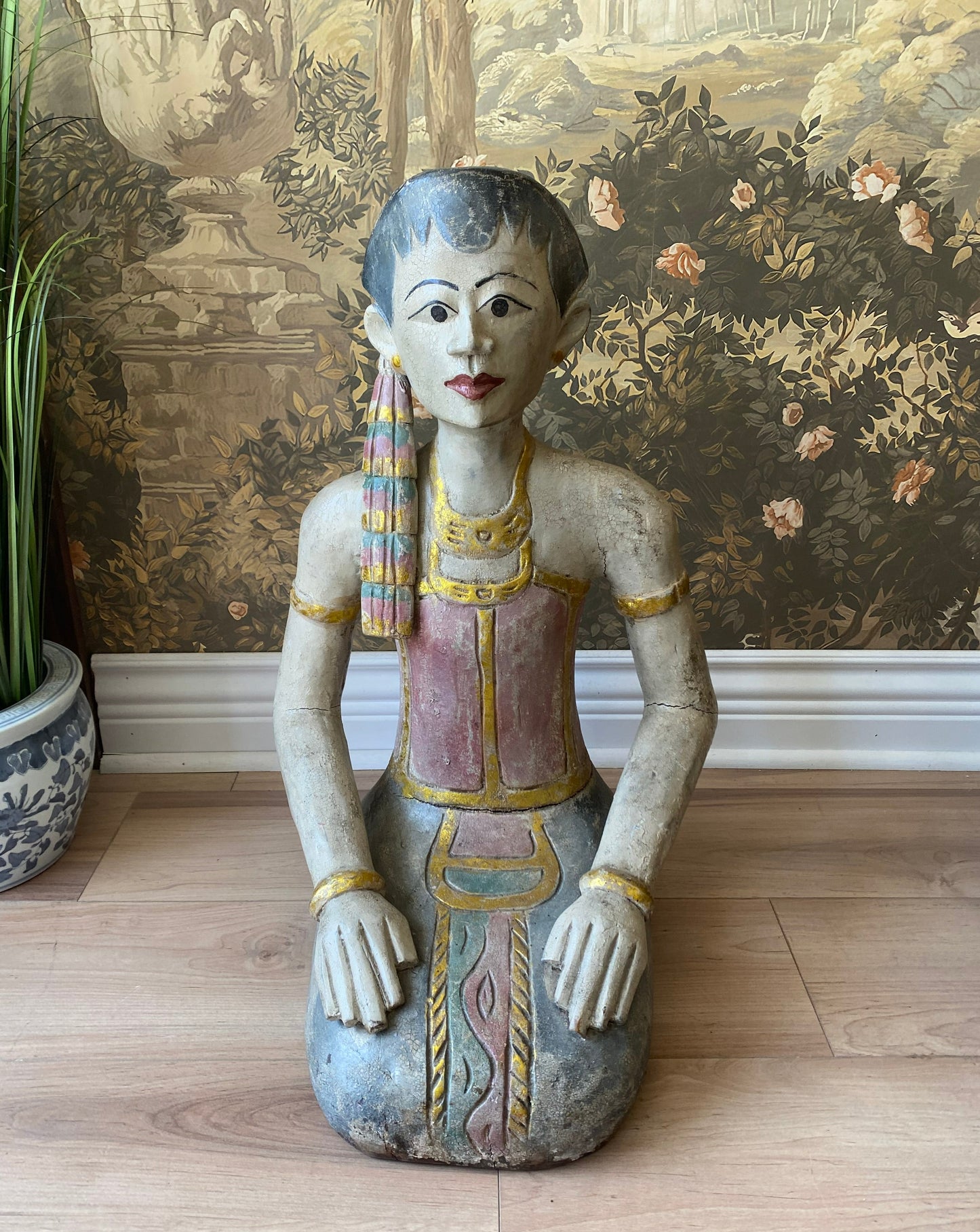 Thaï Sculpted Wooden Statues