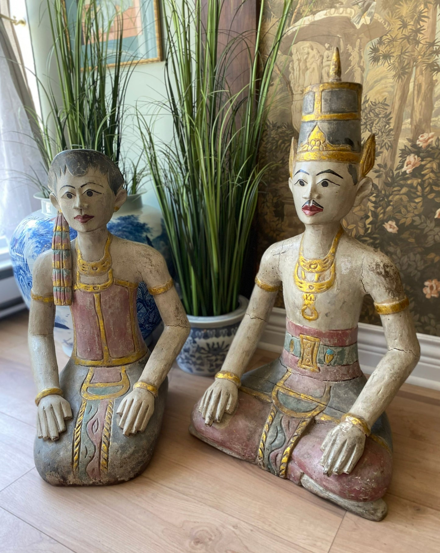 Thaï Sculpted Wooden Statues