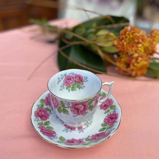 Queen Anne Bone China England Teacup & Saucer