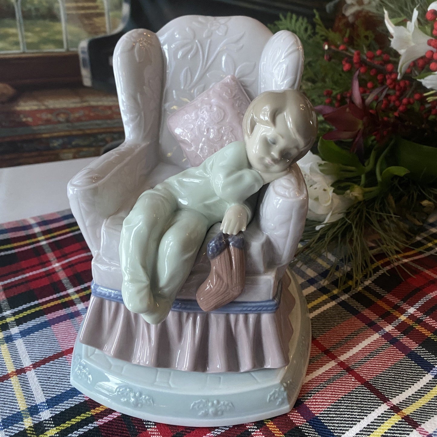 Lladro Spain Porcelain Visions of Sugarplums Figurine.