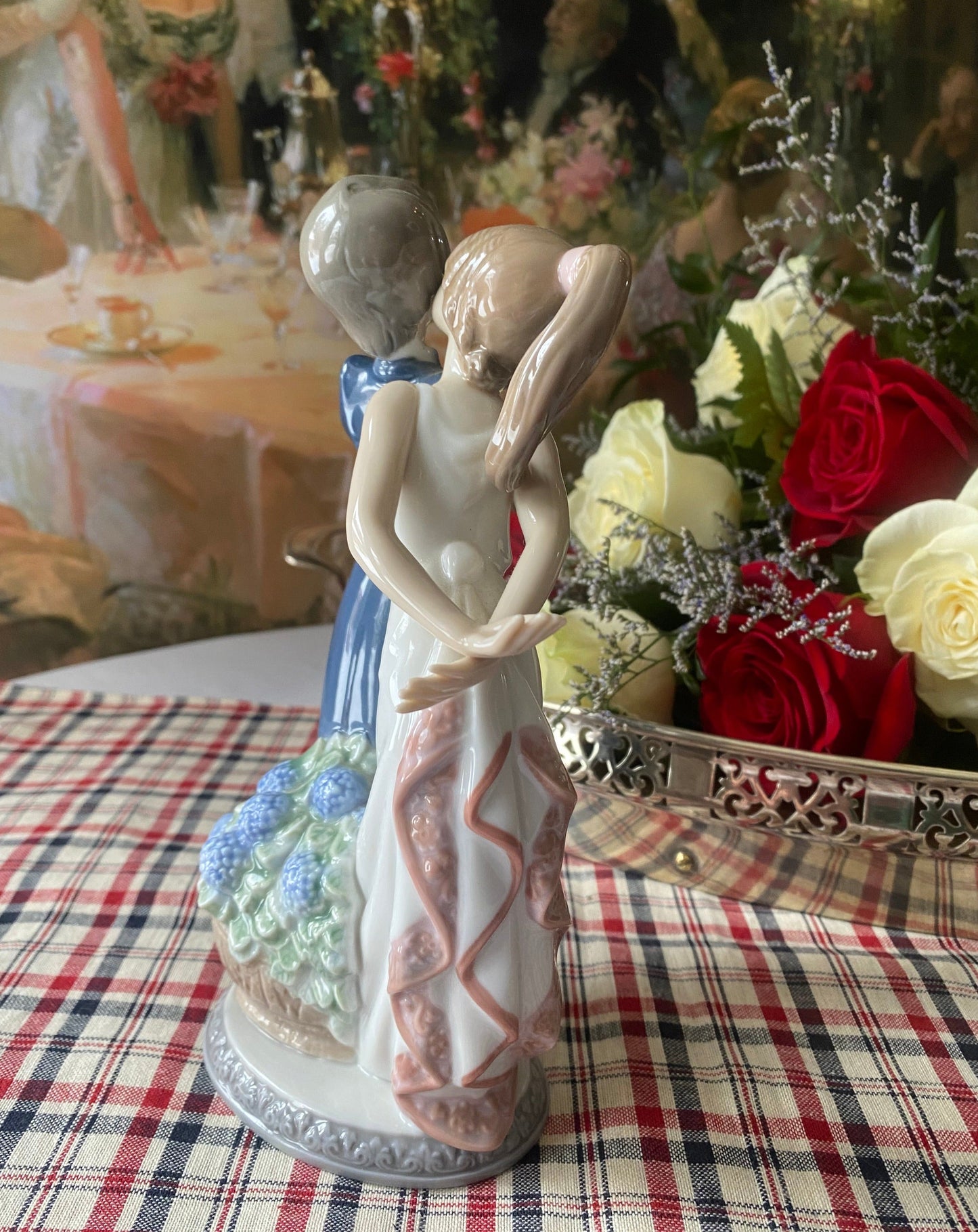 Lladro Spain Porcelain Figurine, Let's make up