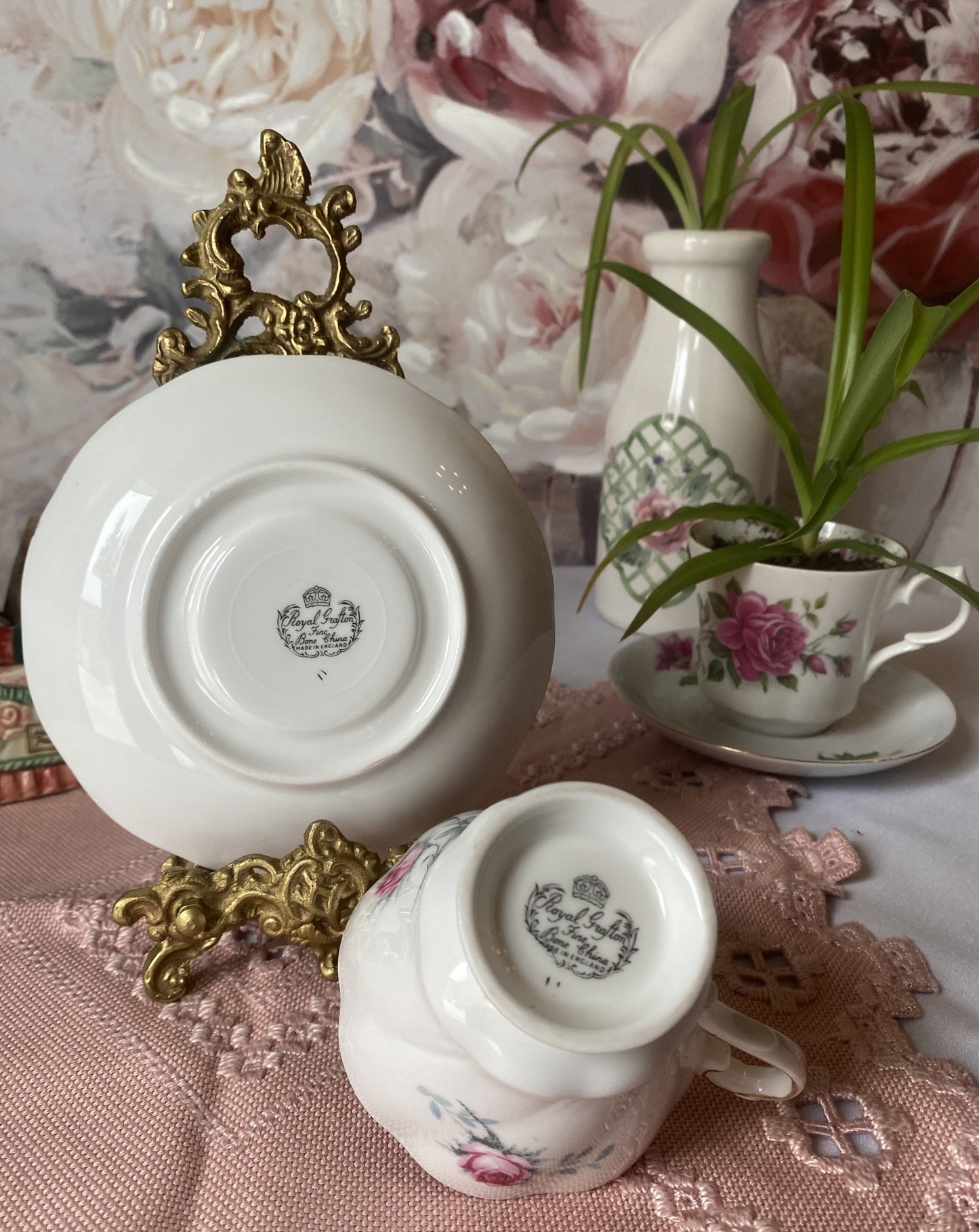 Royal Grafton Fine Bone China England Teacup & Saucer