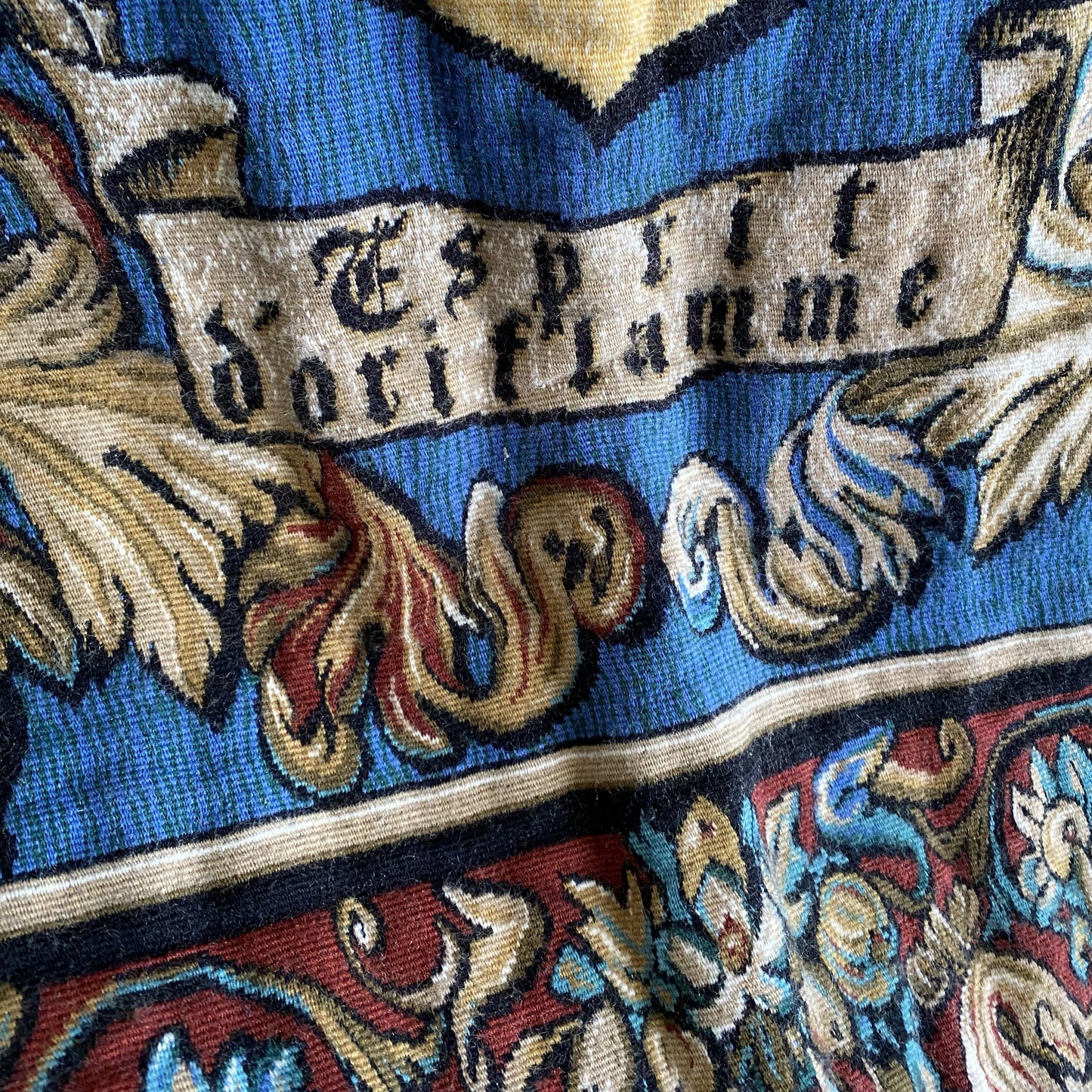 Medieval Coat of Arms Tapestry ( Esprit d'oriflammme )