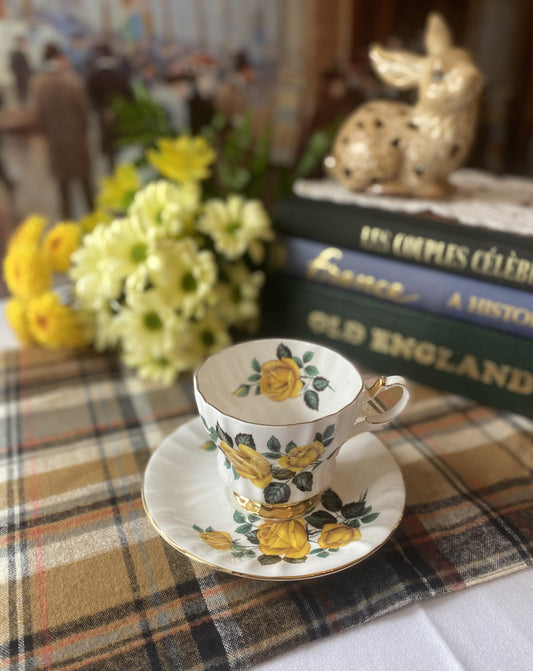 Queen Anne Bone China England Teacup & Saucer