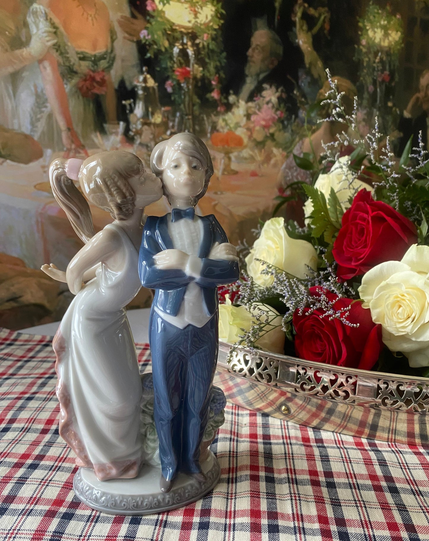 Lladro Spain Porcelain Figurine, Let's make up