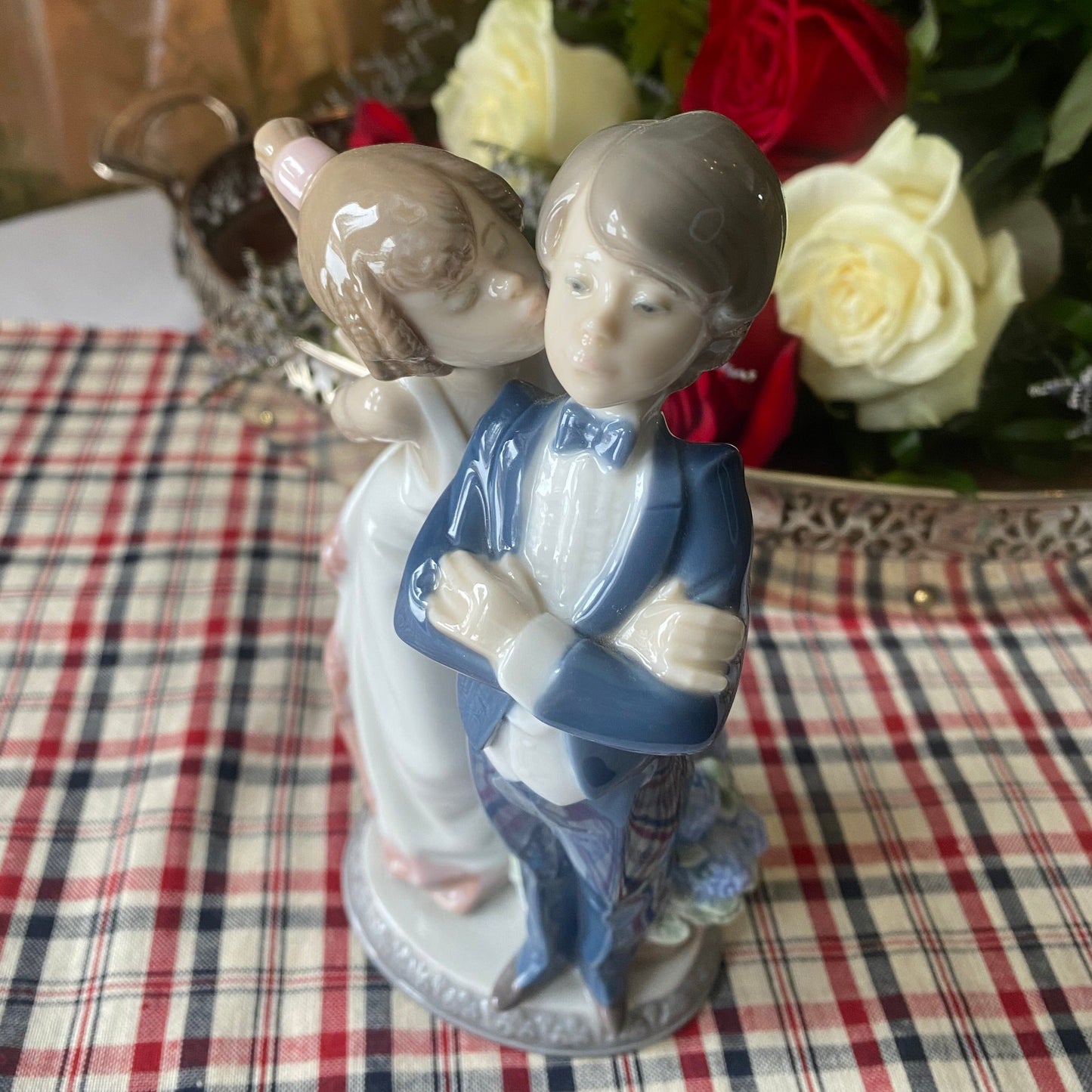 Lladro Spain Porcelain Figurine, Let's make up