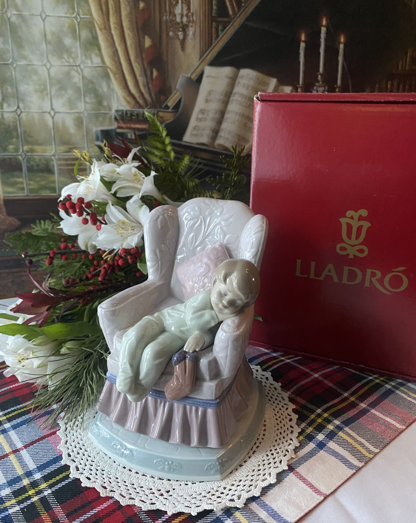 Lladro Spain Porcelain Visions of Sugarplums Figurine.